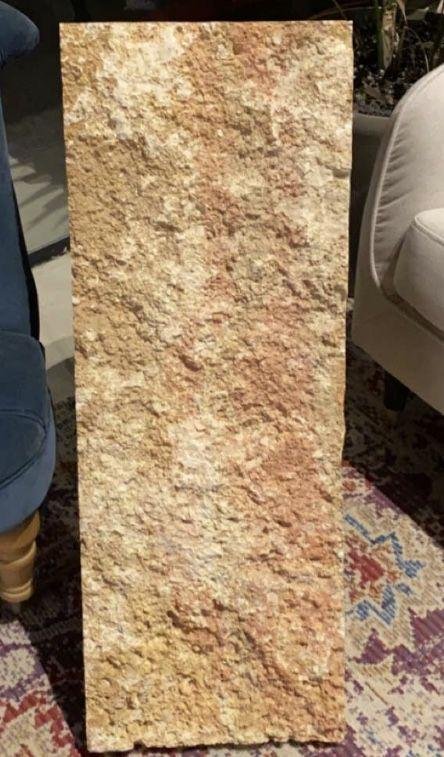 حجر الرياض الأصفر وجه جبل